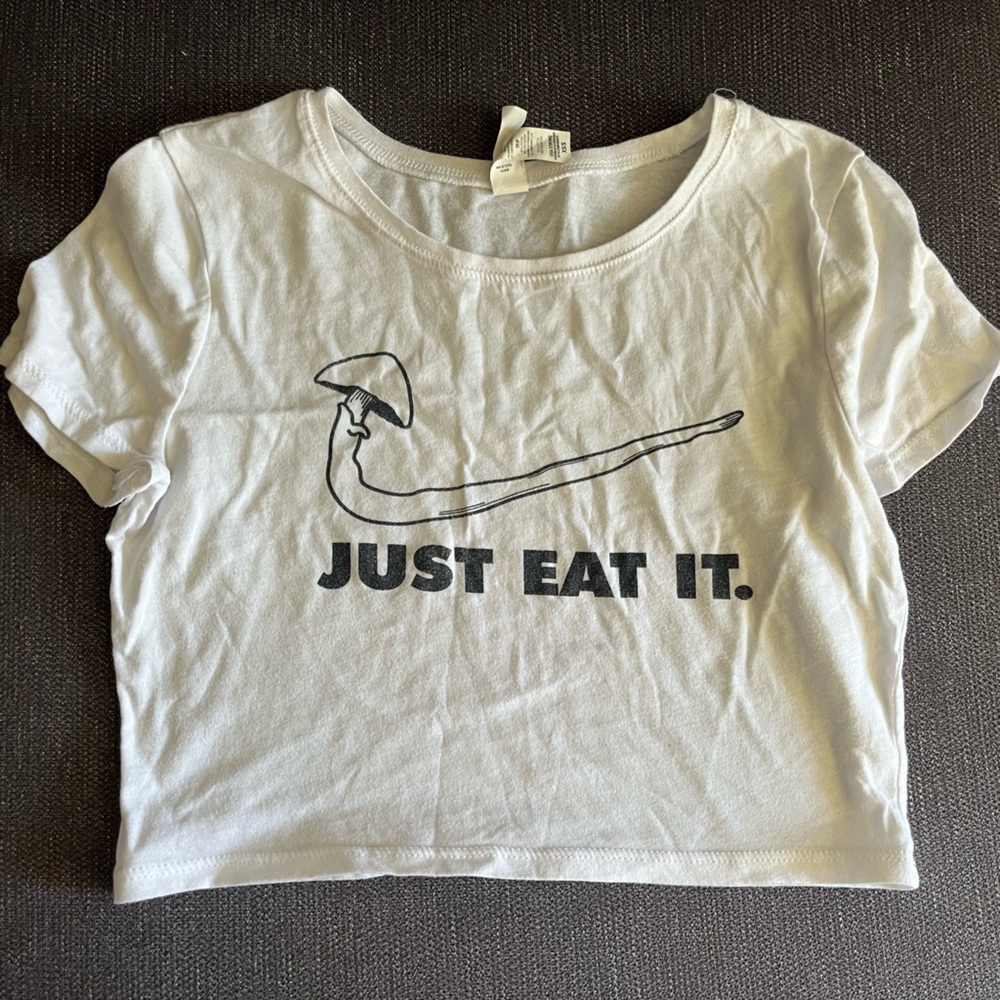 Shroom Beach ‘Just Eat it’ crop top